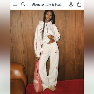 Abercrombie & Fitch Cream Sunday Set-
Light sand pattern size small Excellent